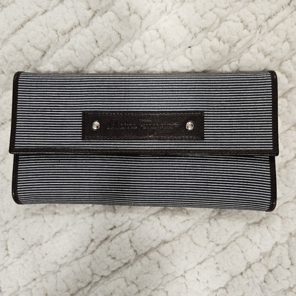 Ferragamo Tri Fold Wallet 💎RARE FIND